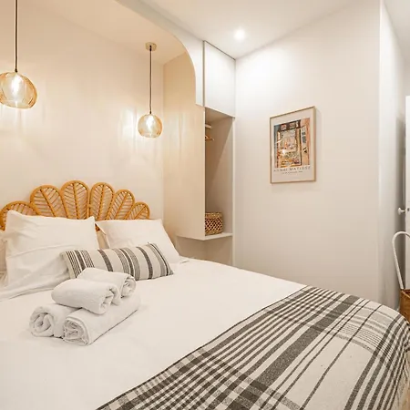 New! Remodeled & Spacious 4 Bedroom - 3 Bath - Heart Of - Ac In - With A Large Elevator *