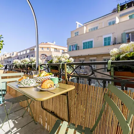 New! Remodeled & Spacious 4 Bedroom - 3 Bath - Heart Of - Ac In - With A Large Elevator *