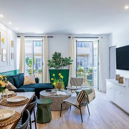 New! Remodeled & Spacious 4 Bedroom - 3 Bath - Heart Of - Ac In - With A Large Elevator