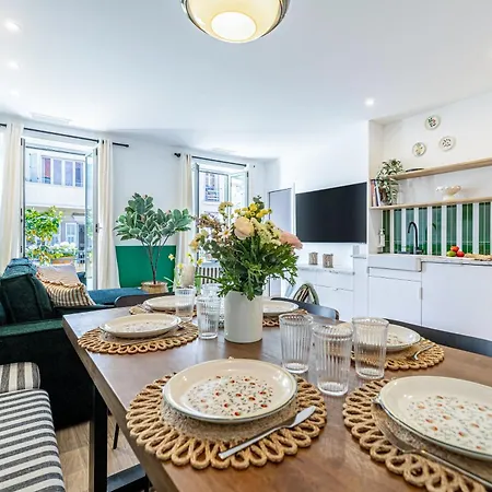 New! Remodeled & Spacious 4 Bedroom - 3 Bath - Heart Of - Ac In - With A Large Elevator Nice